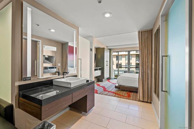 207 5th 950, San Diego, CA 92101