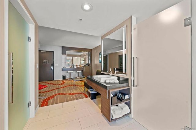 207 5th 950, San Diego, CA 92101