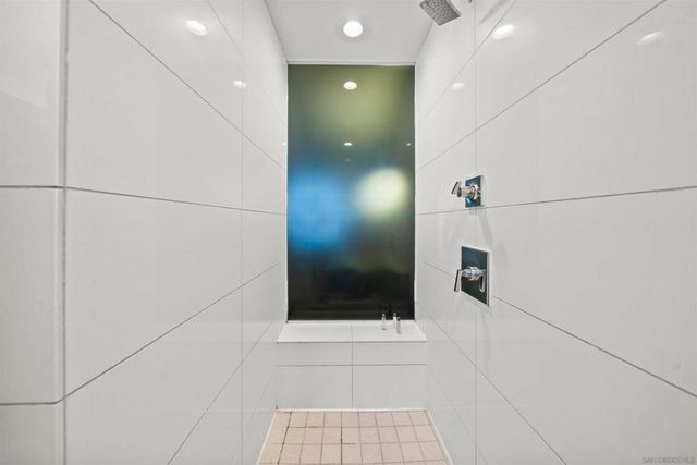 207 5th 950, San Diego, CA 92101