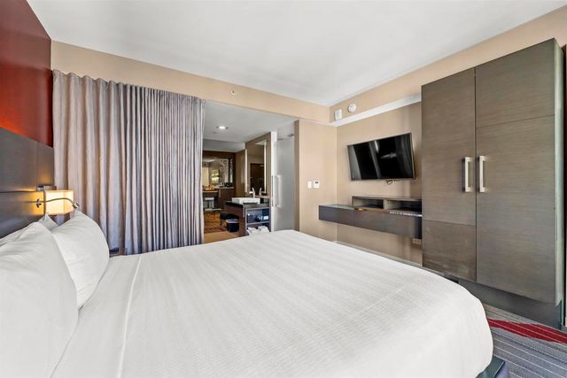 207 5th 950, San Diego, CA 92101