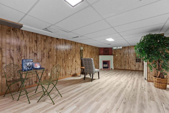 1674 THORNTON DRIVE, Oshkosh, WI 54904