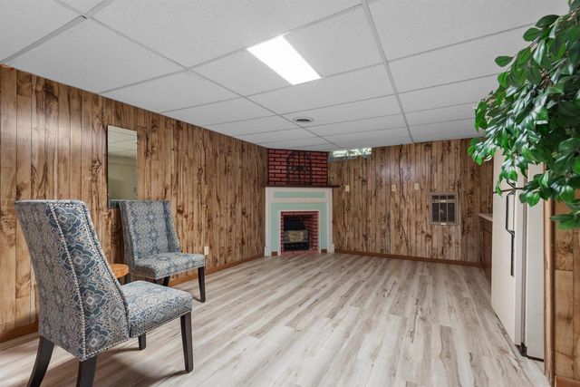 1674 THORNTON DRIVE, Oshkosh, WI 54904