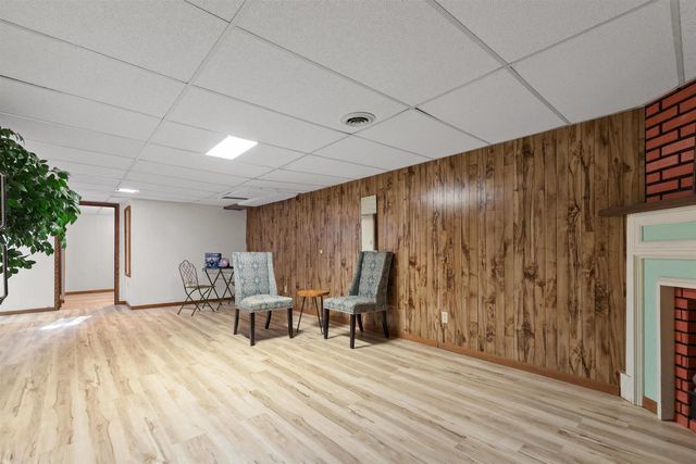 1674 THORNTON DRIVE, Oshkosh, WI 54904