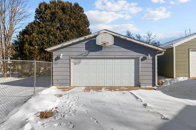 1674 THORNTON DRIVE, Oshkosh, WI 54904