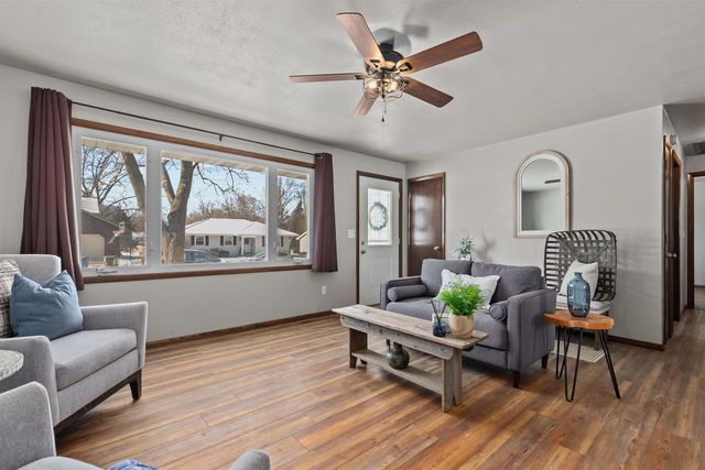 1674 THORNTON DRIVE, Oshkosh, WI 54904