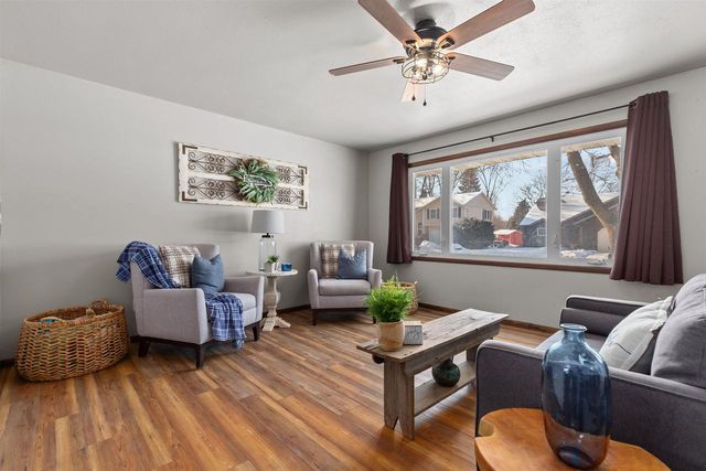 1674 THORNTON DRIVE, Oshkosh, WI 54904