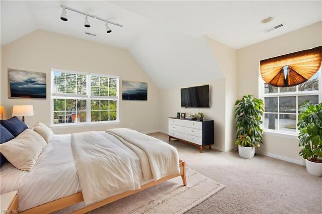 5 Mary Ann DR, Hampton, VA 23666