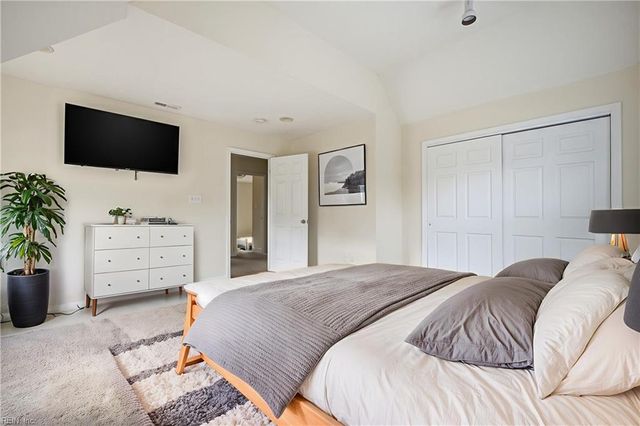 5 Mary Ann DR, Hampton, VA 23666