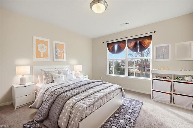 5 Mary Ann DR, Hampton, VA 23666