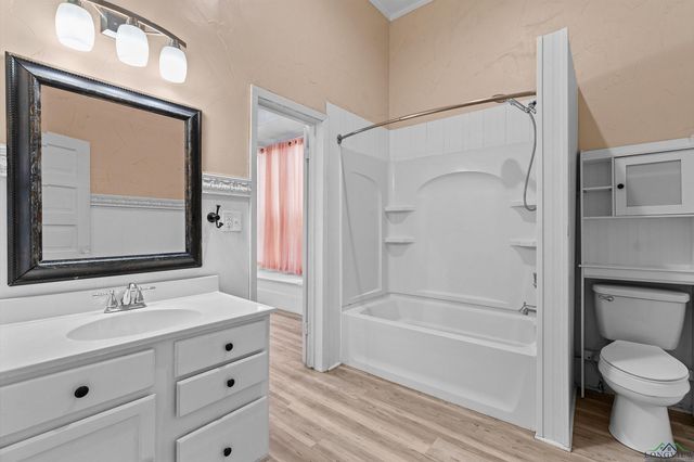 605 E Broadway, Jefferson, TX 75657