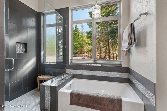 8655 E Challenge RD, Hayden, ID 83835
