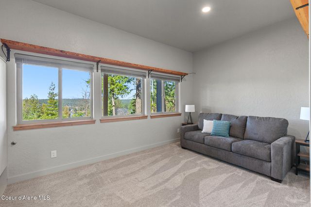 8655 E Challenge RD, Hayden, ID 83835