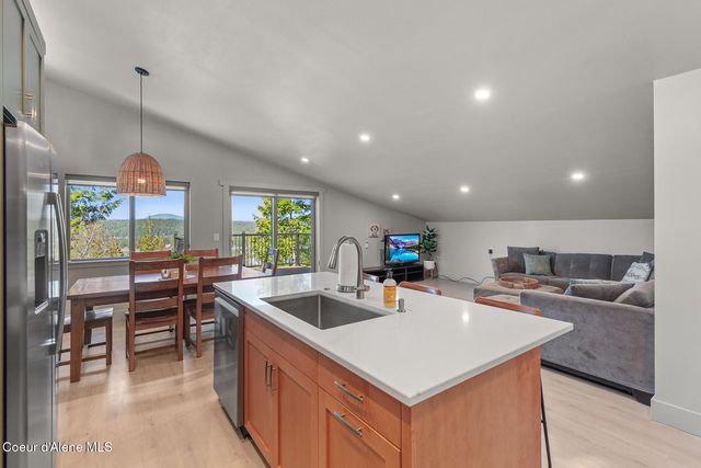 8655 E Challenge RD, Hayden, ID 83835