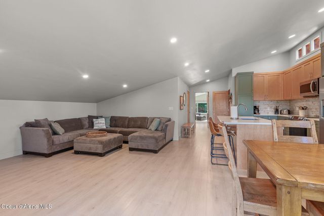8655 E Challenge RD, Hayden, ID 83835