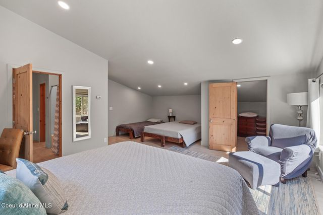 8655 E Challenge RD, Hayden, ID 83835