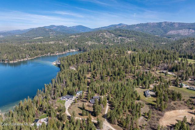 8655 E Challenge RD, Hayden, ID 83835