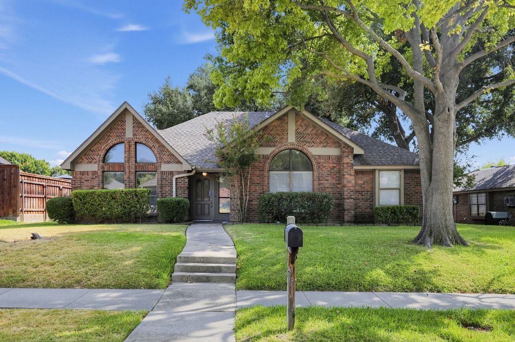 2120 Springwood, Carrollton, TX 75006 — photo 2
