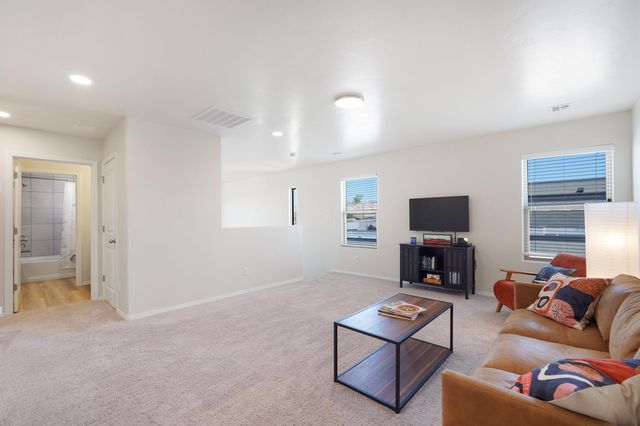 4381 Lauren Loop NE, Rio Rancho, NM 87124