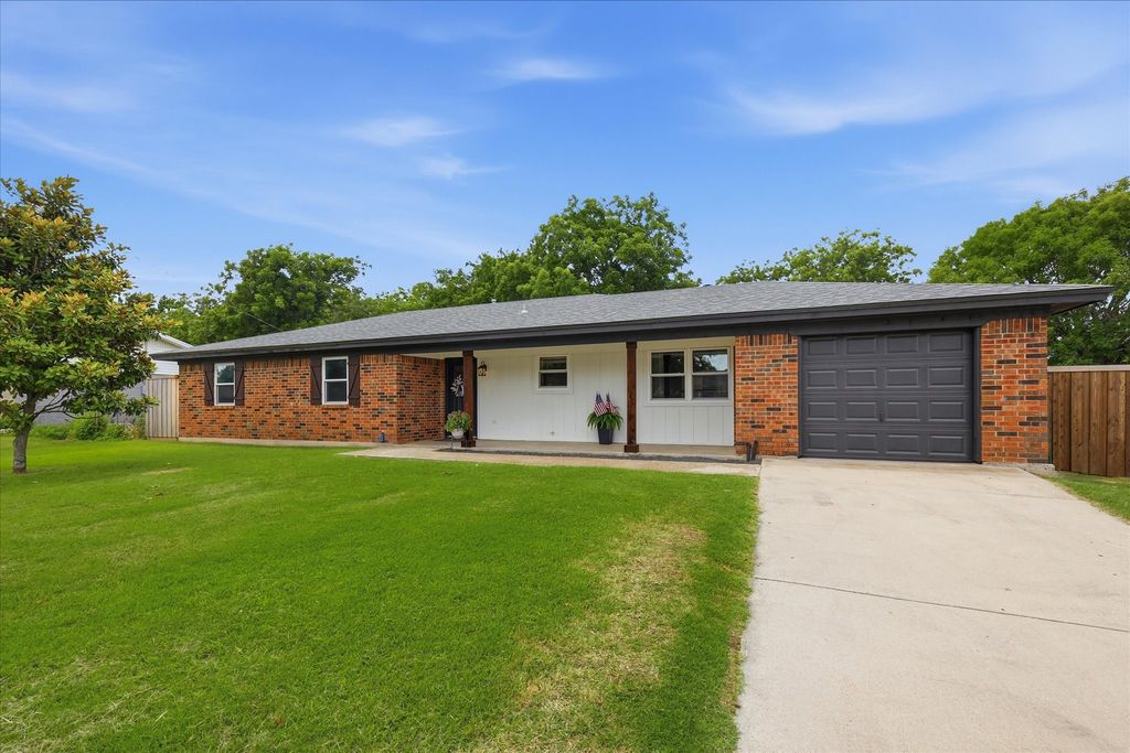 1005 Miller, Decatur, TX 76234