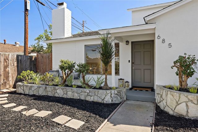 685 Center St., Costa Mesa, CA 92627
