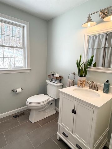 74 Fairview Park Road, Sturbridge, MA 01566