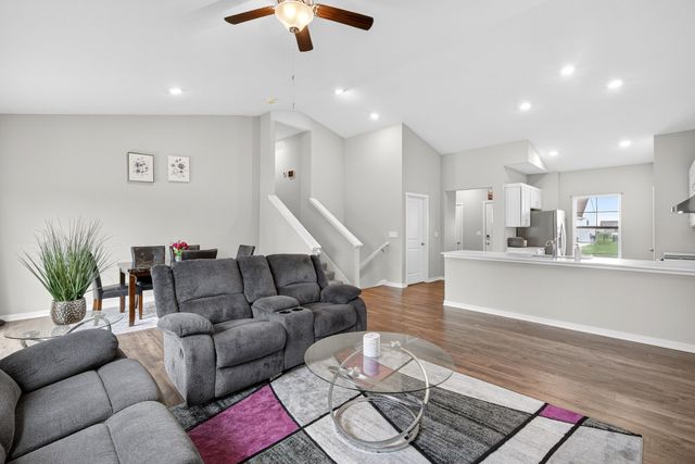 1200 Joshua Drive SE, Bondurant, IA 50035