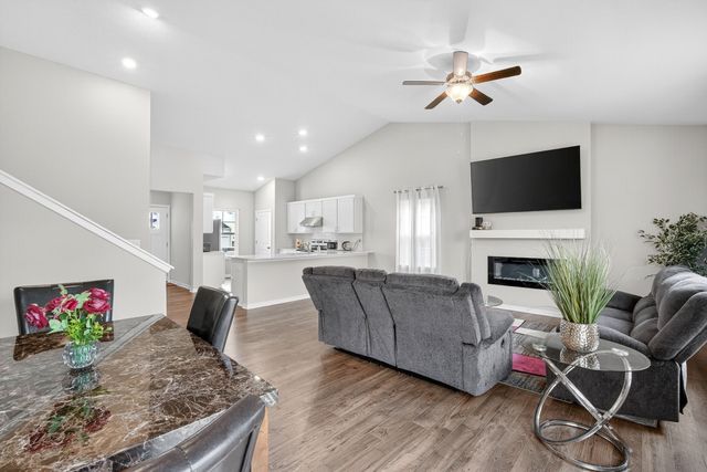 1200 Joshua Drive SE, Bondurant, IA 50035