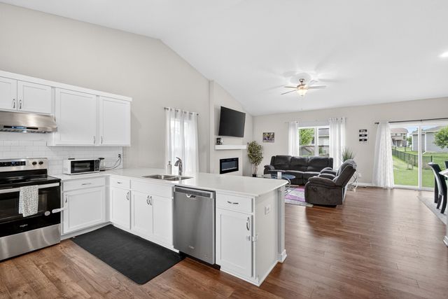 1200 Joshua Drive SE, Bondurant, IA 50035