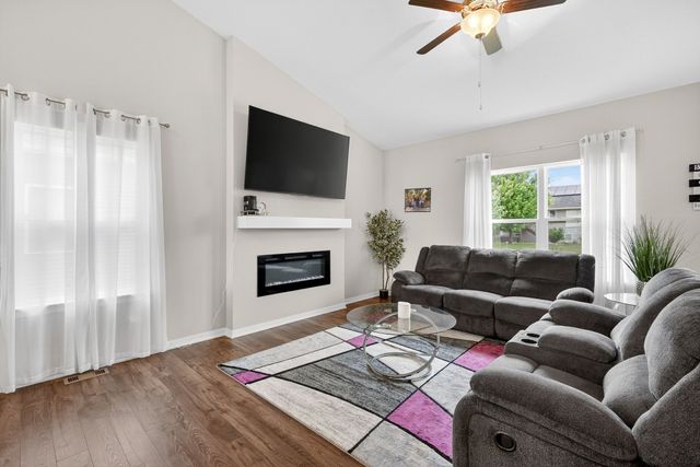 1200 Joshua Drive SE, Bondurant, IA 50035