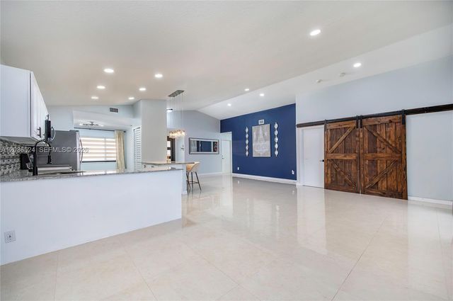 8724 NW 149th Ter, Miami Lakes, FL 33018