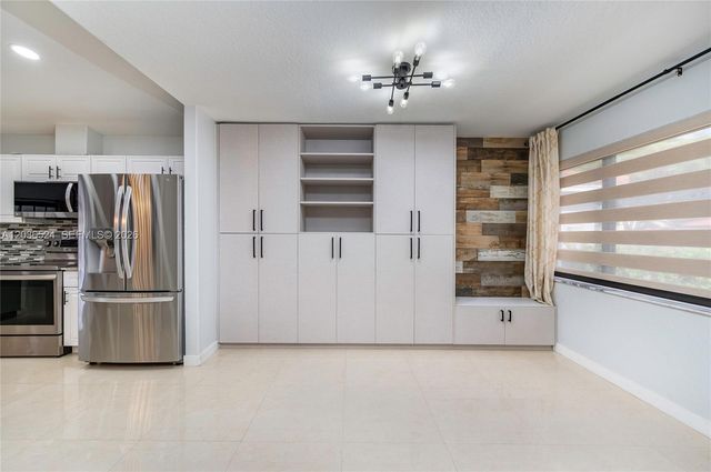 8724 NW 149th Ter, Miami Lakes, FL 33018