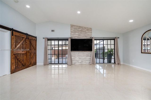 8724 NW 149th Ter, Miami Lakes, FL 33018