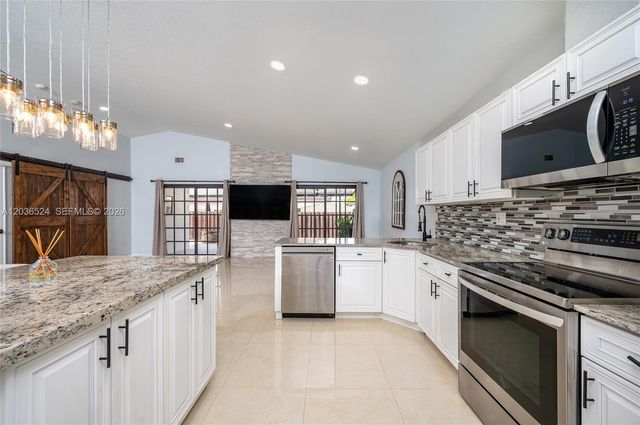 8724 NW 149th Ter, Miami Lakes, FL 33018