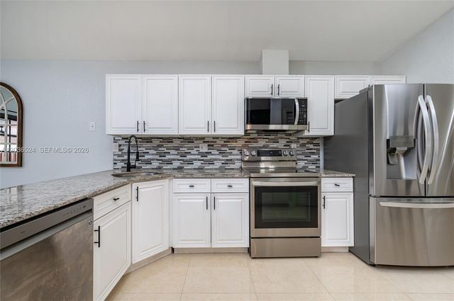 8724 NW 149th Ter, Miami Lakes, FL 33018
