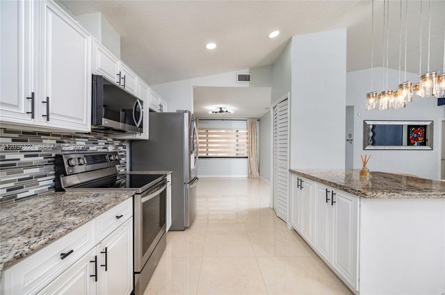 8724 NW 149th Ter, Miami Lakes, FL 33018