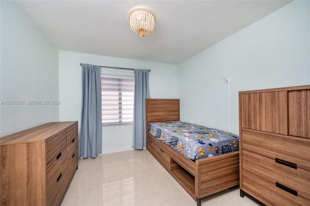 8724 NW 149th Ter, Miami Lakes, FL 33018