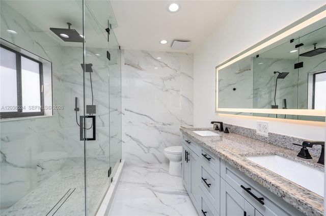 8724 NW 149th Ter, Miami Lakes, FL 33018