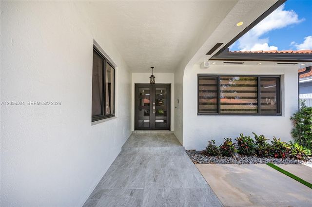 8724 NW 149th Ter, Miami Lakes, FL 33018