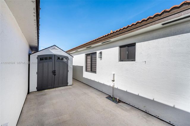 8724 NW 149th Ter, Miami Lakes, FL 33018