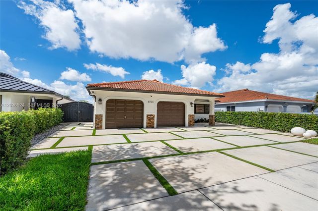 8724 NW 149th Ter, Miami Lakes, FL 33018