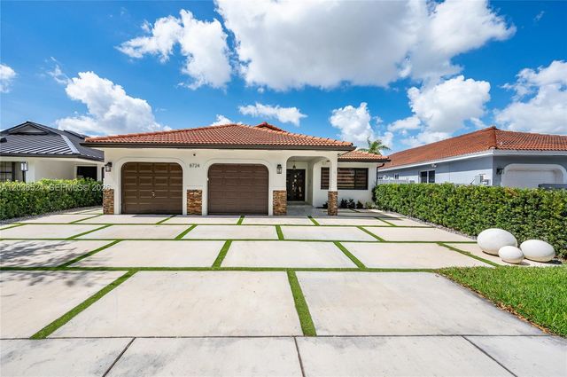 8724 NW 149th Ter, Miami Lakes, FL 33018