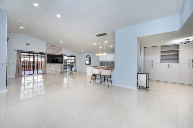 8724 NW 149th Ter, Miami Lakes, FL 33018