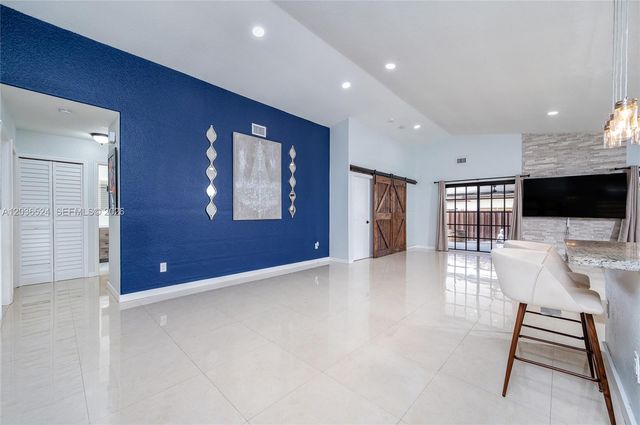 8724 NW 149th Ter, Miami Lakes, FL 33018