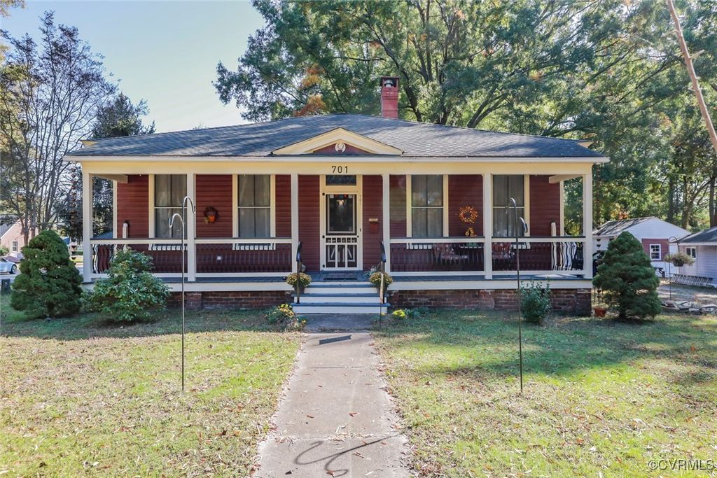 701 Conduit Rd, Colonial Heights, VA 23834