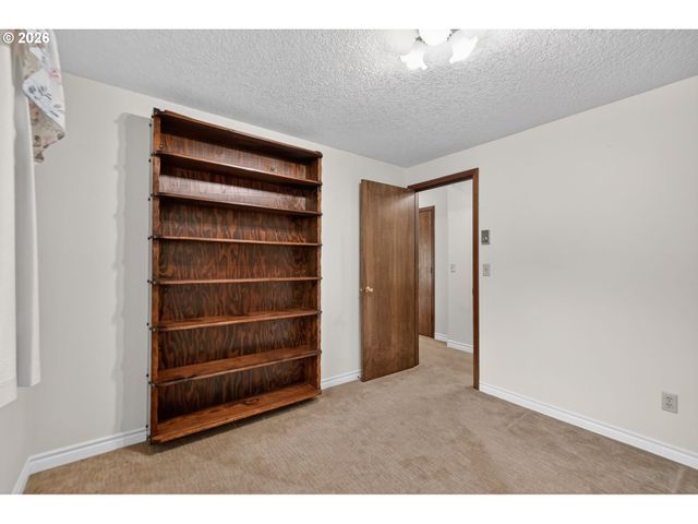 20222 S ATHENS Dr, Oregon City, OR 97045