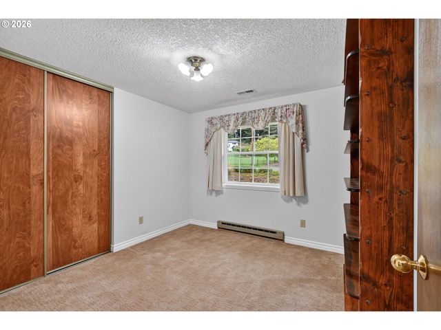 20222 S ATHENS Dr, Oregon City, OR 97045