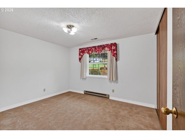 20222 S ATHENS Dr, Oregon City, OR 97045