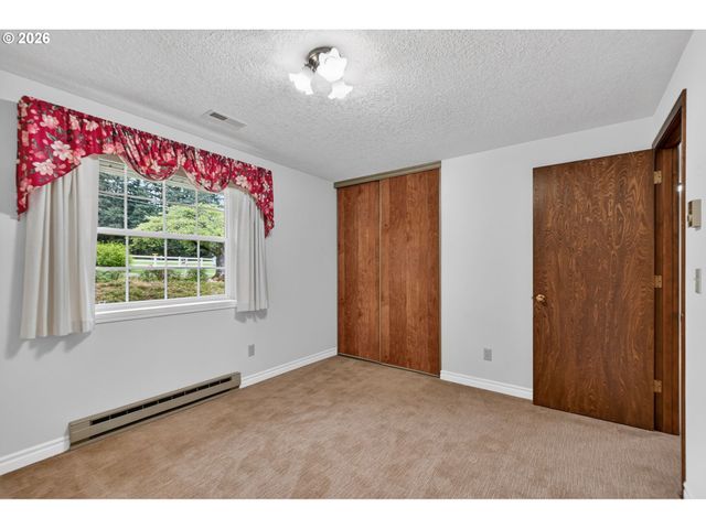 20222 S ATHENS Dr, Oregon City, OR 97045