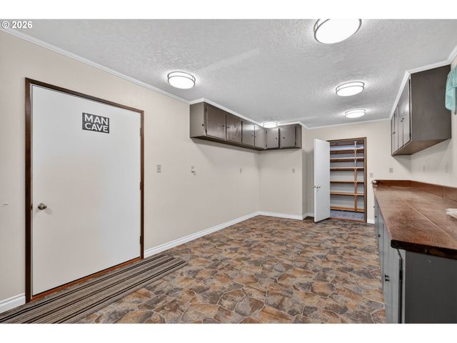 20222 S ATHENS Dr, Oregon City, OR 97045