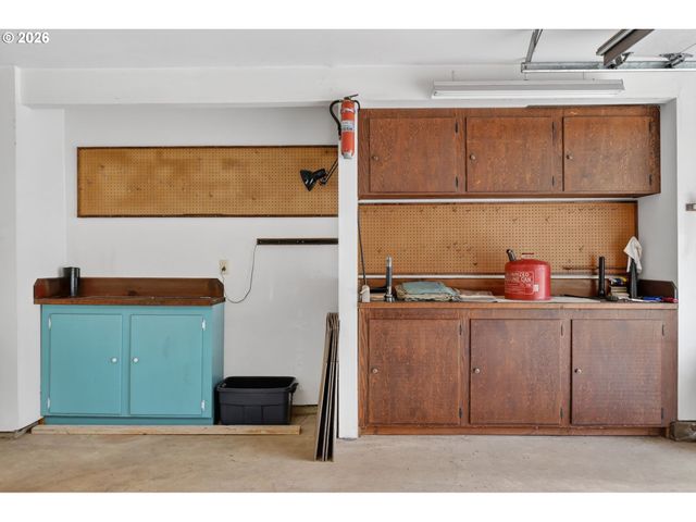 20222 S ATHENS Dr, Oregon City, OR 97045